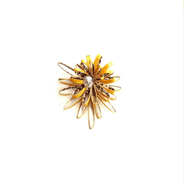 Broche florale en marqueterie de paille de seigle