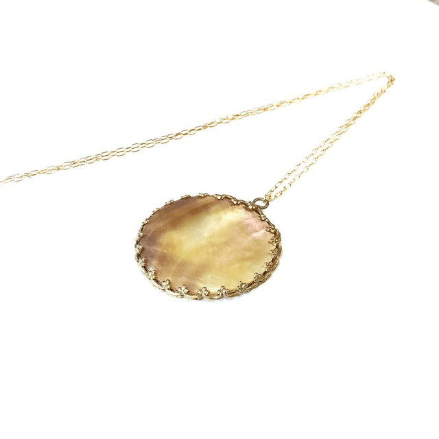 Collier Pendentif Nacre et Marqueterie de Paille : Pièce Unique