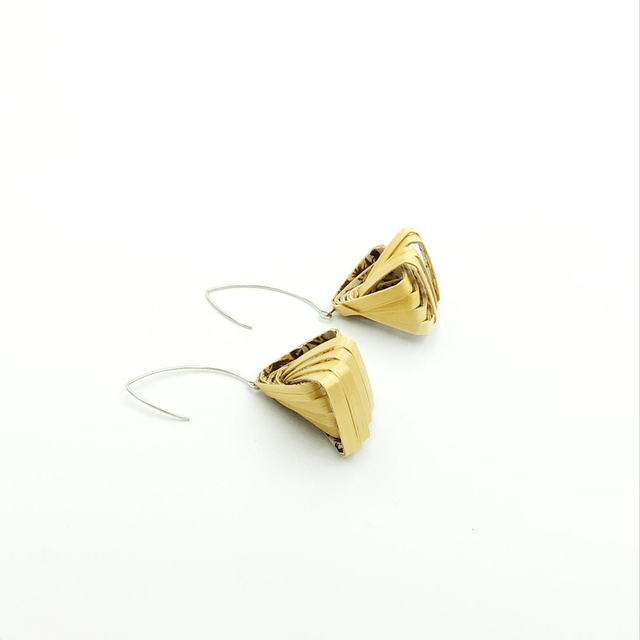 Boucles d'oreilles rubans en marqueterie de paille naturelle