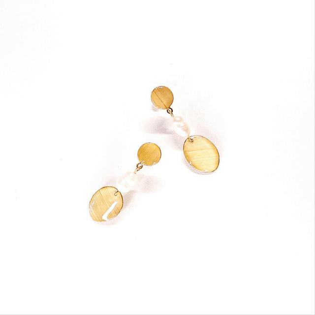Boucles d'oreilles artisanales, design unique et raffiné : La paille se pare de perles
