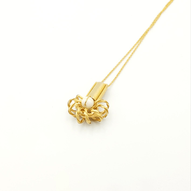 Collier, cordelette de seigle et agate blanche