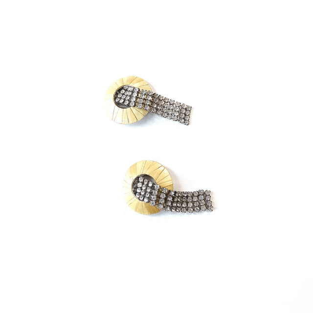 Clips d'Oreilles Uniques : Marqueterie de Paille et Cascade de Moissanites